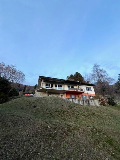 Casa unifamiliare con vista panoramica e giardino