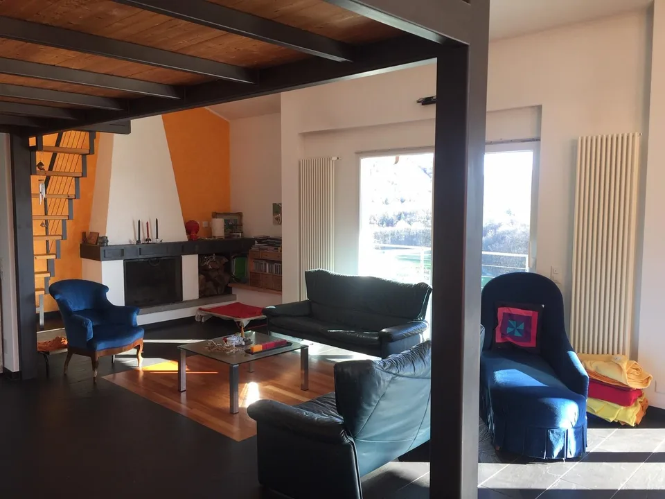 Casa unifamiliare con vista panoramica e giardino – foto 8 di 11