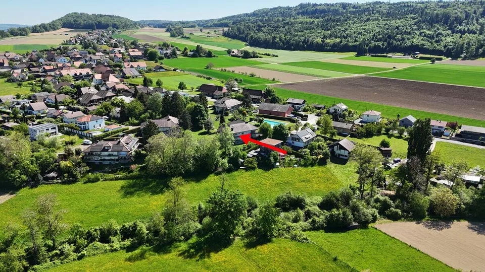 Ruhige Wohnung mit Blick ins Grüne und Pool