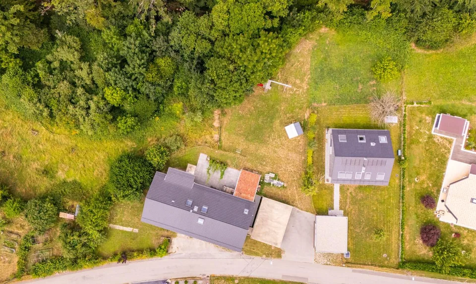 FERME RÉNOVÉE AVEC LOGEMENT INDÉPENDANT ET TERRAIN EN PERMACULTURE