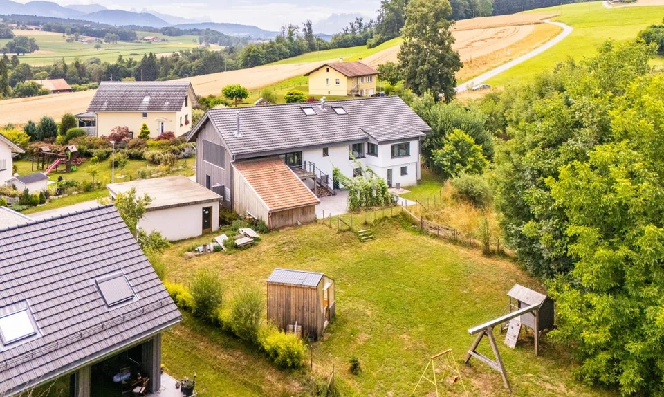 FERME RÉNOVÉE AVEC LOGEMENT INDÉPENDANT ET TERRAIN EN PERMACULTURE