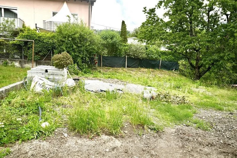 Bauland von 570 m2 an ruhiger, sonniger Aussichtslage / terreno edi...