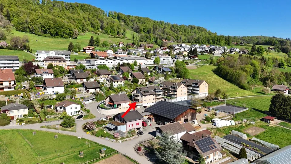 Sonnige 4.5- Zimmer Wohnung an ruhiger Lage