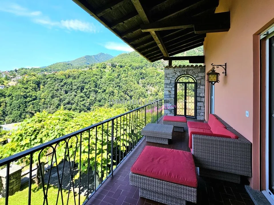 Ferienhaus mit Weitblick  in sonniger, ruhiger Lage und Baulandreserve