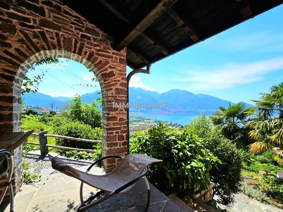 Ferienhaus mit Weitblick  in sonniger, ruhiger Lage und Baulandreserve