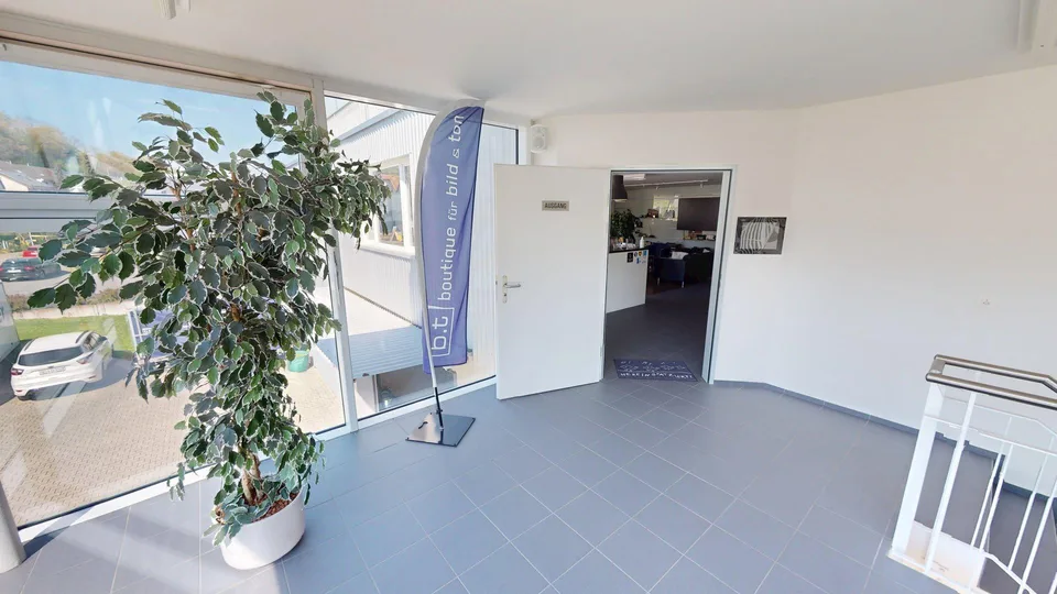 Gewerbeliegenschaft mit Büro, Lager / Produktion und Einstellhalle ... – Foto 9 von 27