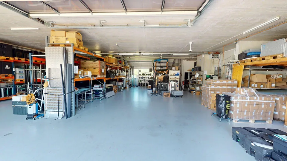 Gewerbeliegenschaft mit Büro, Lager / Produktion und Einstellhalle ... – Foto 20 von 27