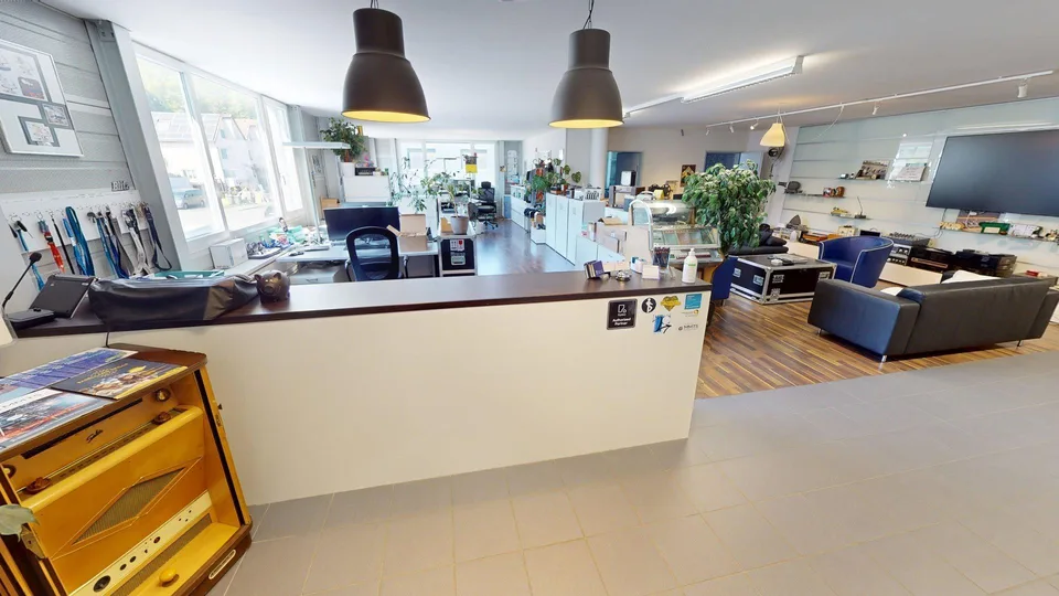 Gewerbeliegenschaft mit Büro, Lager / Produktion und Einstellhalle ... – Foto 10 von 27