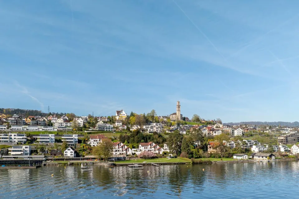 Thalwil: Grosszügiges Terrassenhaus mit Seesicht