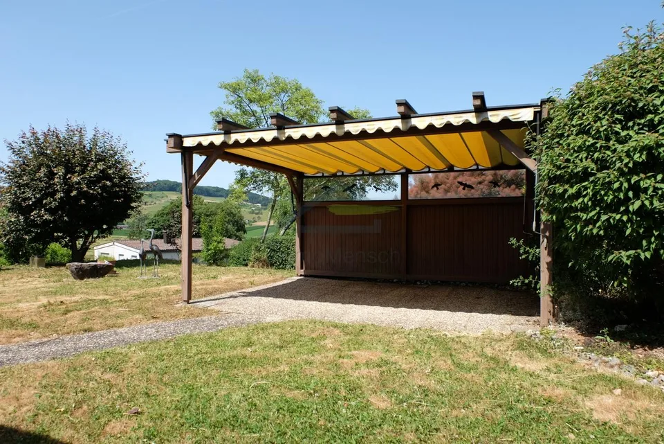 freistehendes Einfamilienhaus mit grossem Umschwung und Baulandreserve