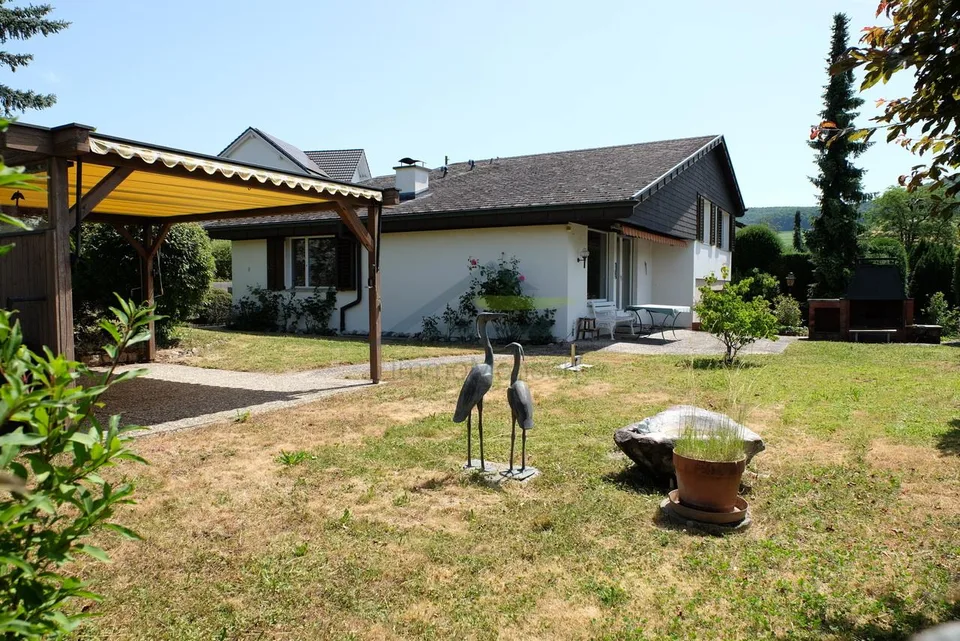 freistehendes Einfamilienhaus mit grossem Umschwung und Baulandreserve