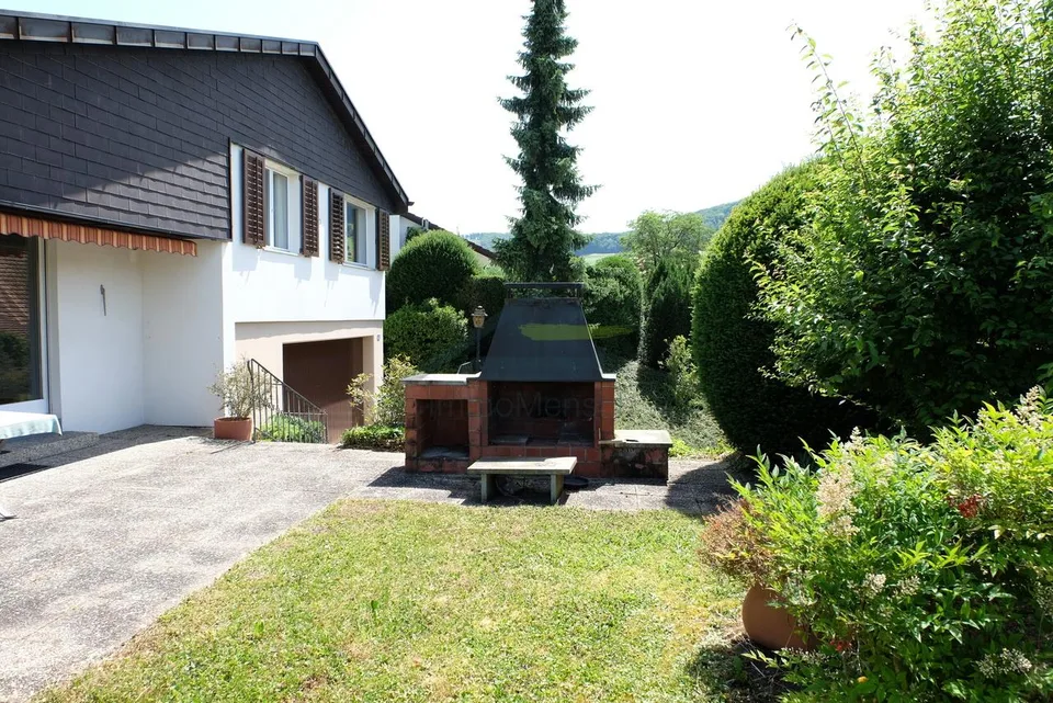 freistehendes Einfamilienhaus mit grossem Umschwung und Baulandreserve