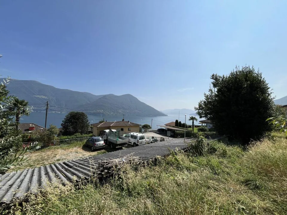 Bauland über dem Lago Maggiore