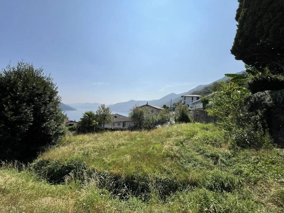 Bauland über dem Lago Maggiore