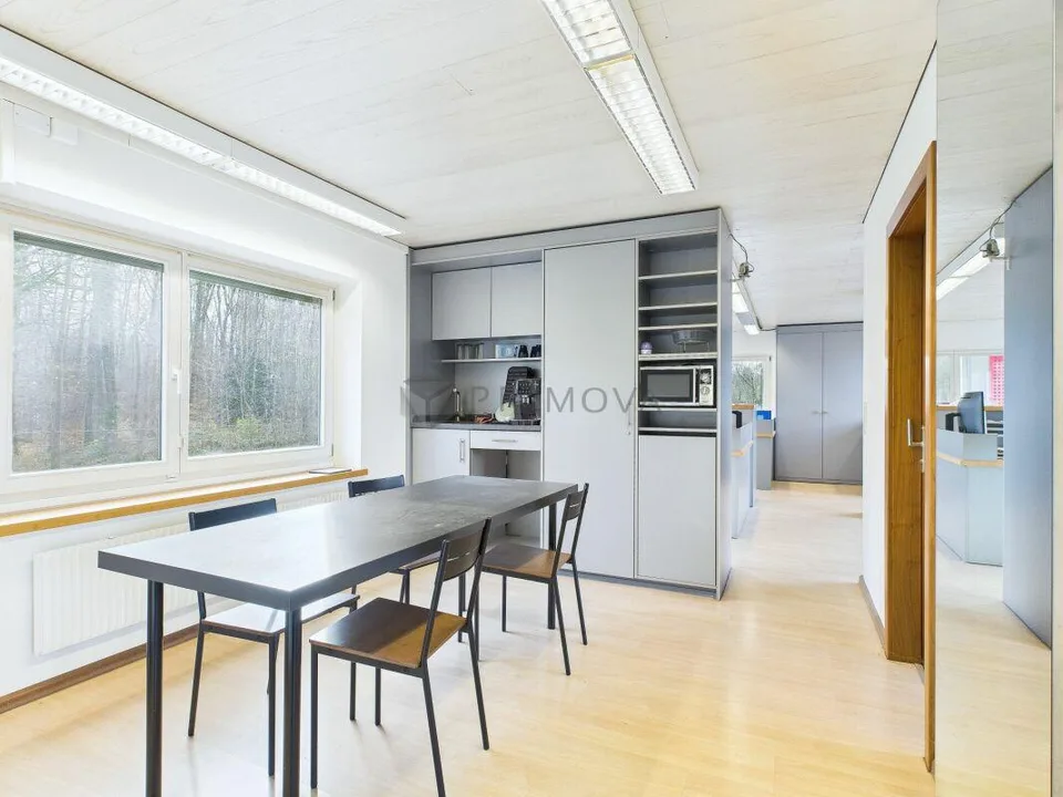 Profitieren Sie von 320m² Gewerbefläche in bester Hafenlage zu eine...