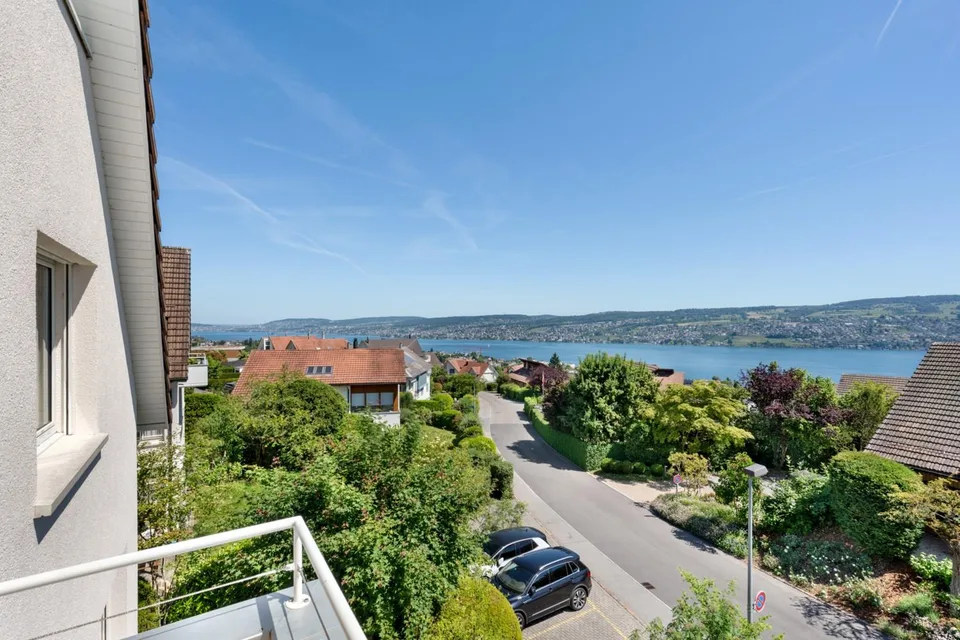 Traumhafte 4.5-Zimmer-Wohnung mit Seeblick in Oberrieden