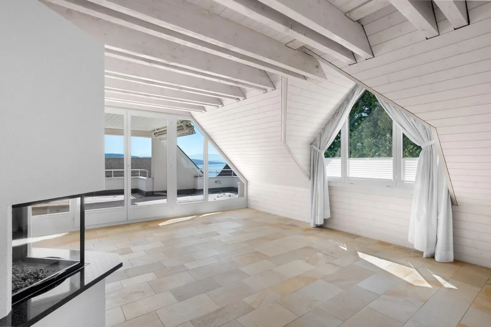 Traumhafte 4.5-Zimmer-Wohnung mit Seeblick in Oberrieden