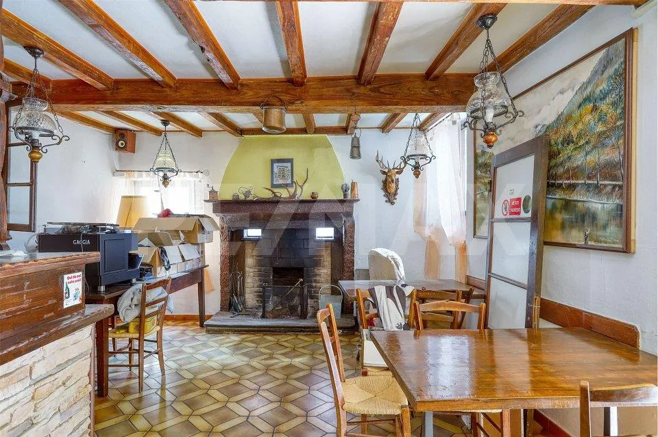 Tre appartamenti e un’antica osteria, tra eleganza storica e calore