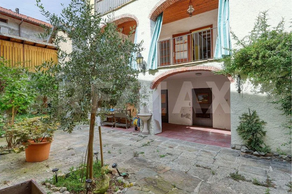 Tre appartamenti e un’antica osteria, tra eleganza storica e calore