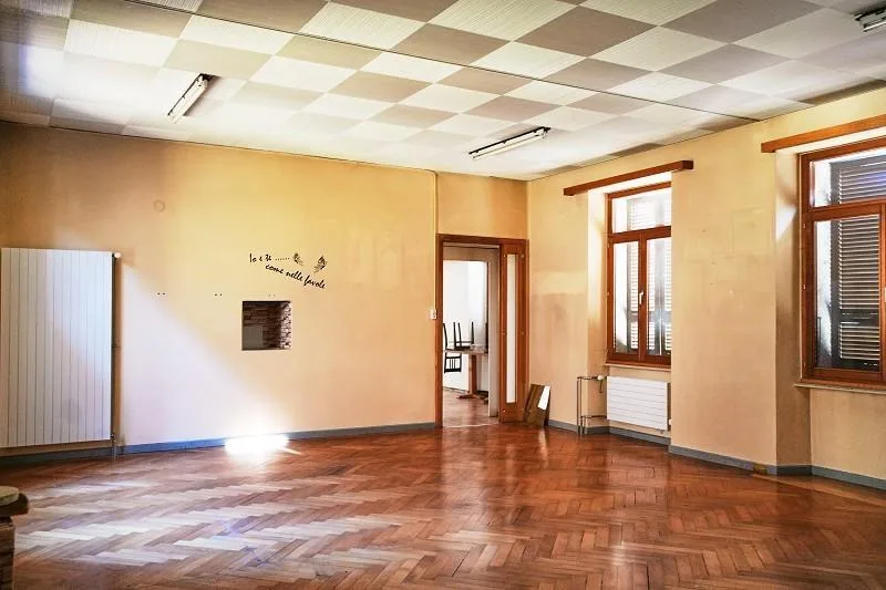 7-Zimmer-Haus an zentraler Lage / casa di 7 locali centrale