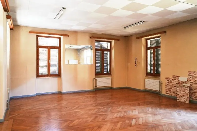 7-Zimmer-Haus an zentraler Lage / casa di 7 locali centrale