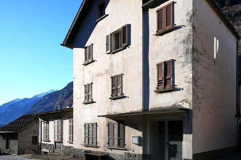 7-Zimmer-Haus an zentraler Lage / casa di 7 locali centrale