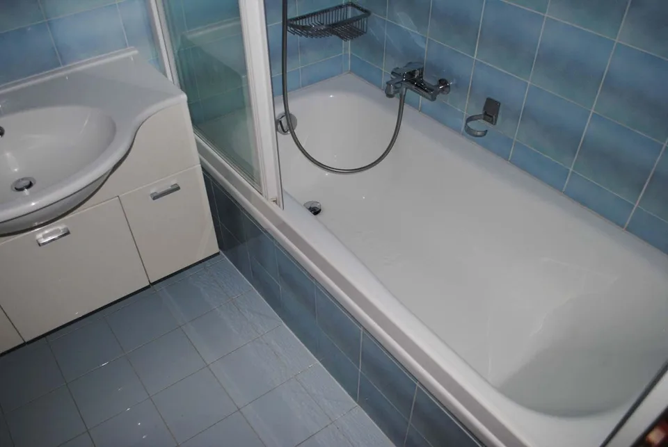 COMODO 2.5 CON TERRAZZA IN RESIDENZA CON PISCINA A COMANO – Foto 8 von 9