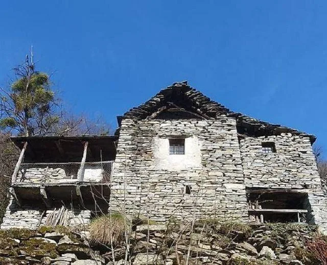 4 stalle da rinnovare con grante terreno, vista lago, in una posizi... – Foto 24 von 27