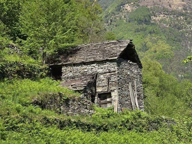 4 stalle da rinnovare con grante terreno, vista lago, in una posizi... – Foto 21 von 27