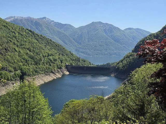 4 stalle da rinnovare con grante terreno, vista lago, in una posizi... – Foto 16 von 27
