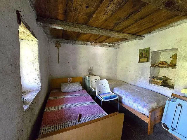4 stalel da rinnovare con grante terreno, vista lago, in una posizi...
