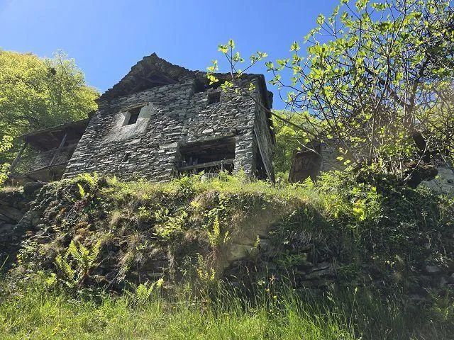 4 stalel da rinnovare con grante terreno, vista lago, in una posizi... – Foto 23 von 27