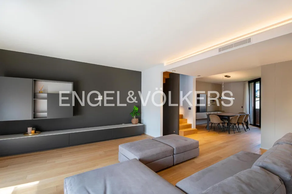 Sophistiziertes Duplex mit Dachterrasse