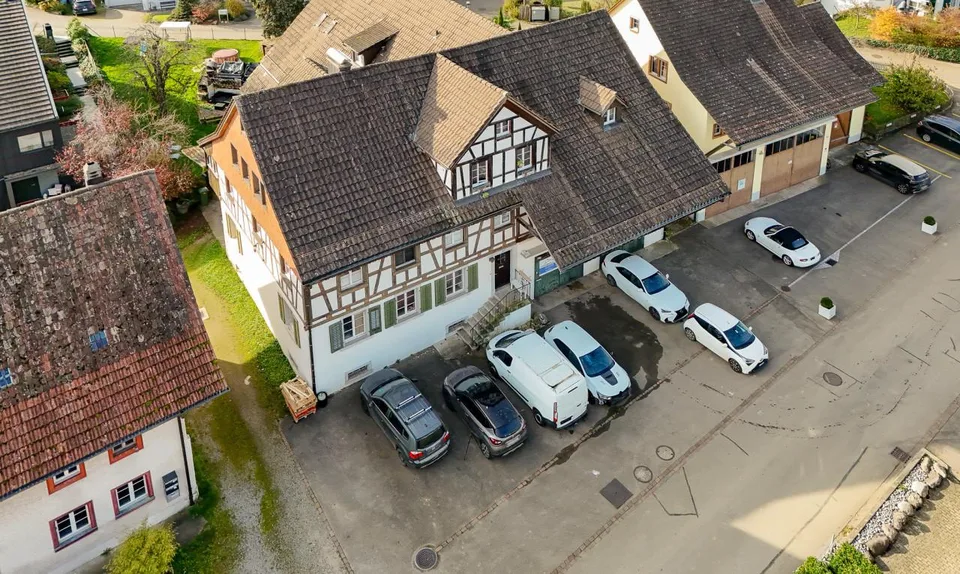Grosszügiges und vollvermietetes Mehrfamilienhaus mit Gewerbeeinheit