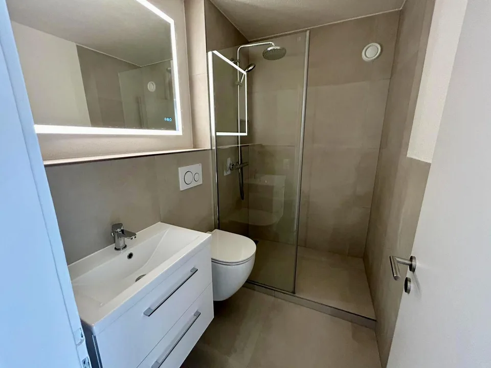 Erstbezug nach Kernsanierung: 3.5-Zimmer-Wohnung mit neuer V-ZUG Küche – foto 8 di 11