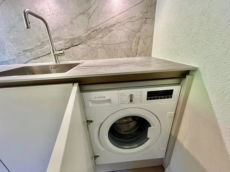 Erstbezug nach Kernsanierung: 3.5-Zimmer-Wohnung mit neuer V-ZUG Küche – foto 4 di 11