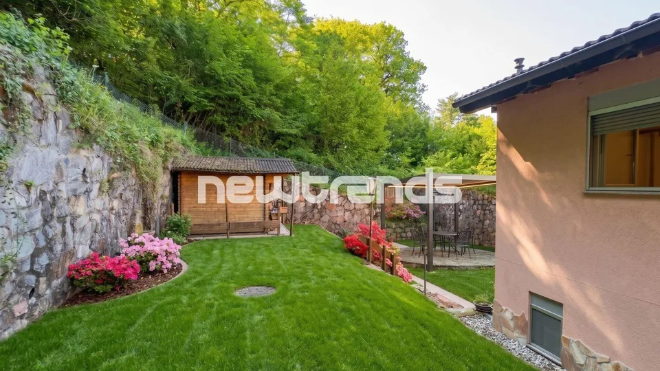 PREDOMINANTE VILLA DI 5.5 LOCALI CON GIARDINO E 2 POSTI AUTO COPERTI