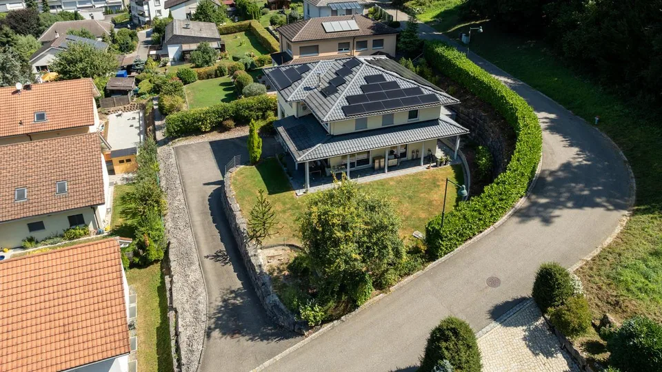 Modernes 6.5-Zimmer-Einfamilienhaus mit Lift und Doppelgarage