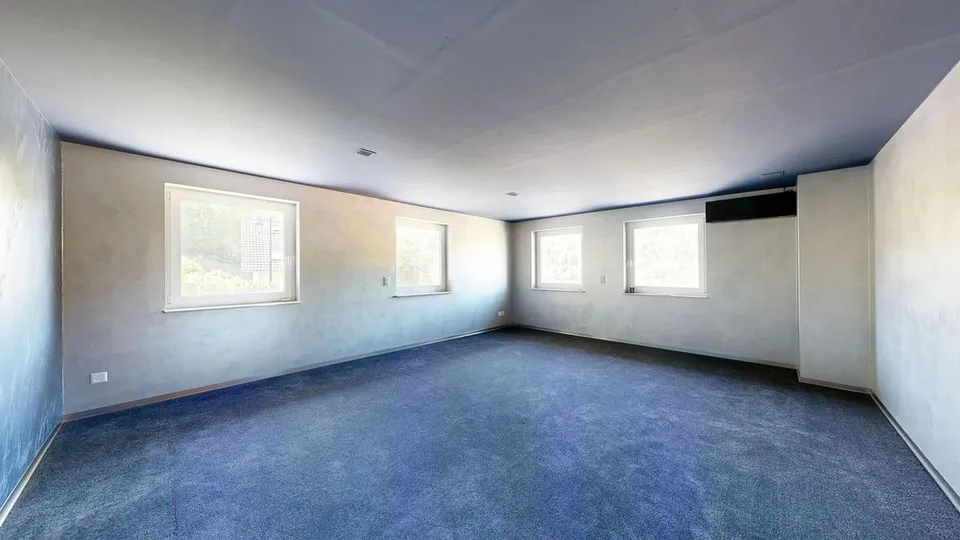 Modernes 6.5-Zimmer-Einfamilienhaus mit Lift und Doppelgarage – photo 6 sur 13