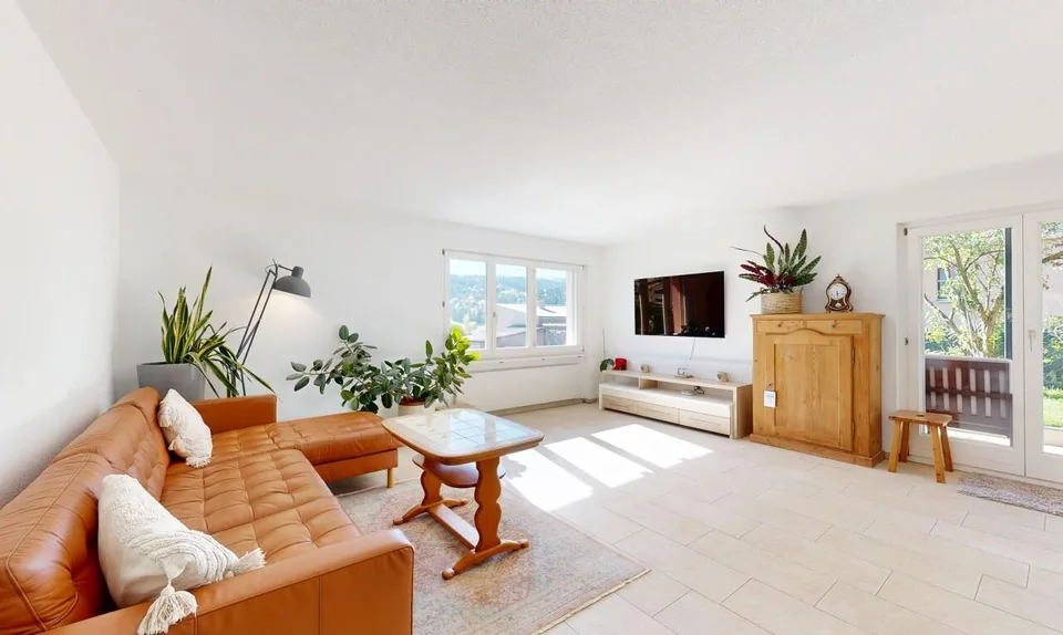 Schönes 9-Zimmer-EFH mit Einliegerwohnung in Madetswil (ZH)