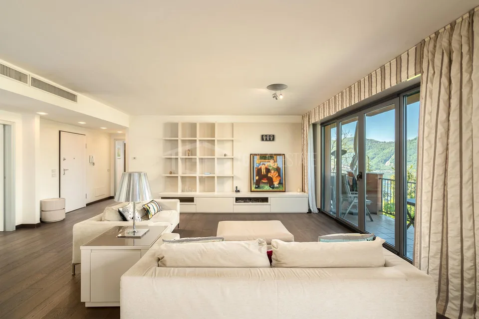 Elegante appartamento di 190 m2 con vista lago e giardino privato
