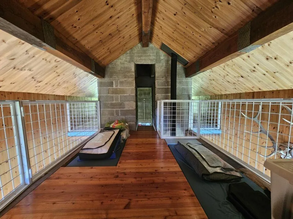 Chalet di 3,5 stanze situato in un ambiente unico a Rawyl - NON ACCESSIBILE AFFATTO IN INVERNO, NÉ A PIEDI, NÉ IN AUTO, NÉ CON GLI SCI e con un 4X4 il resto dell'anno