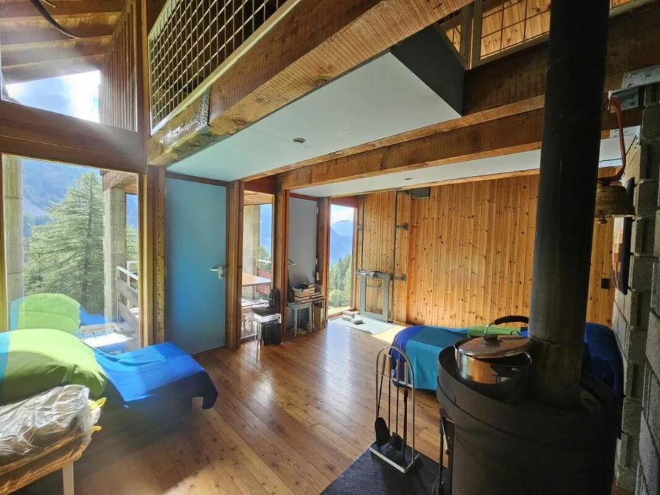 Chalet di 3,5 stanze situato in un ambiente unico a Rawyl - NON ACCESSIBILE AFFATTO IN INVERNO, NÉ A PIEDI, NÉ IN AUTO, NÉ CON GLI SCI e con un 4X4 il resto dell'anno