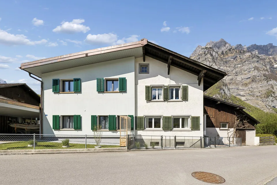 liebevoll saniertes 4.5-Zimmer-Doppeleinfamilienhaus in  Riedern