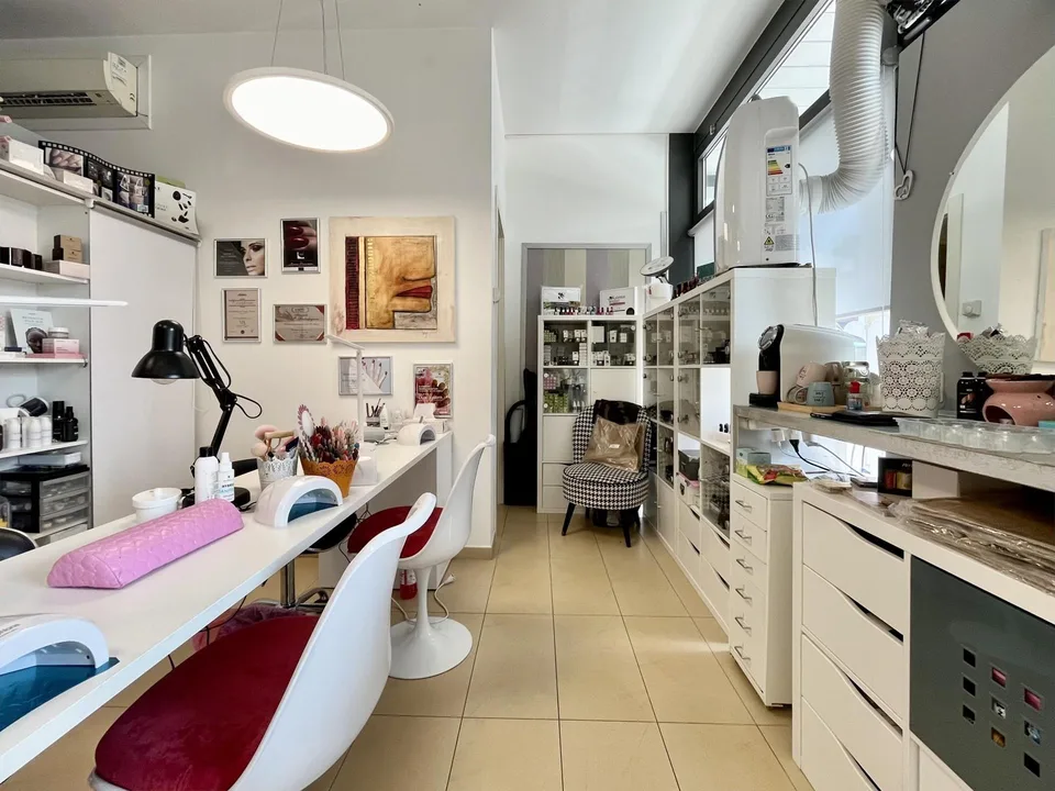 MODERNO SPAZIO COMMERCIALE A MASSAGNO - PIAZZA SANTA LUCIA