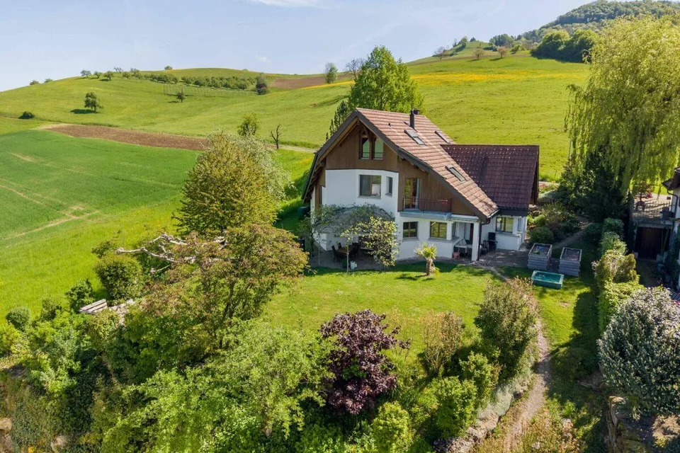 Grosszügiges freistehendes 6.5-Zimmer-Einfamilienhaus mit viel Plat...