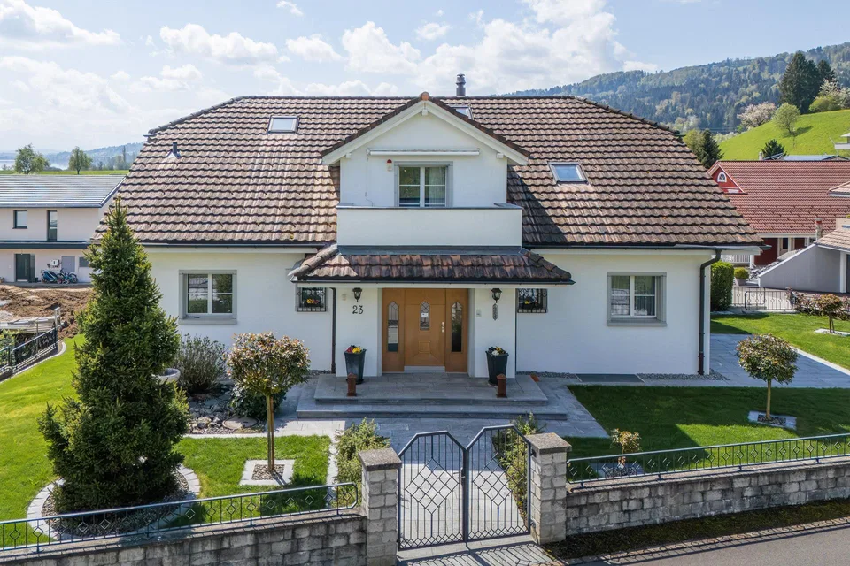 Grosszügige Villa mit idyllischem Gartenparadies