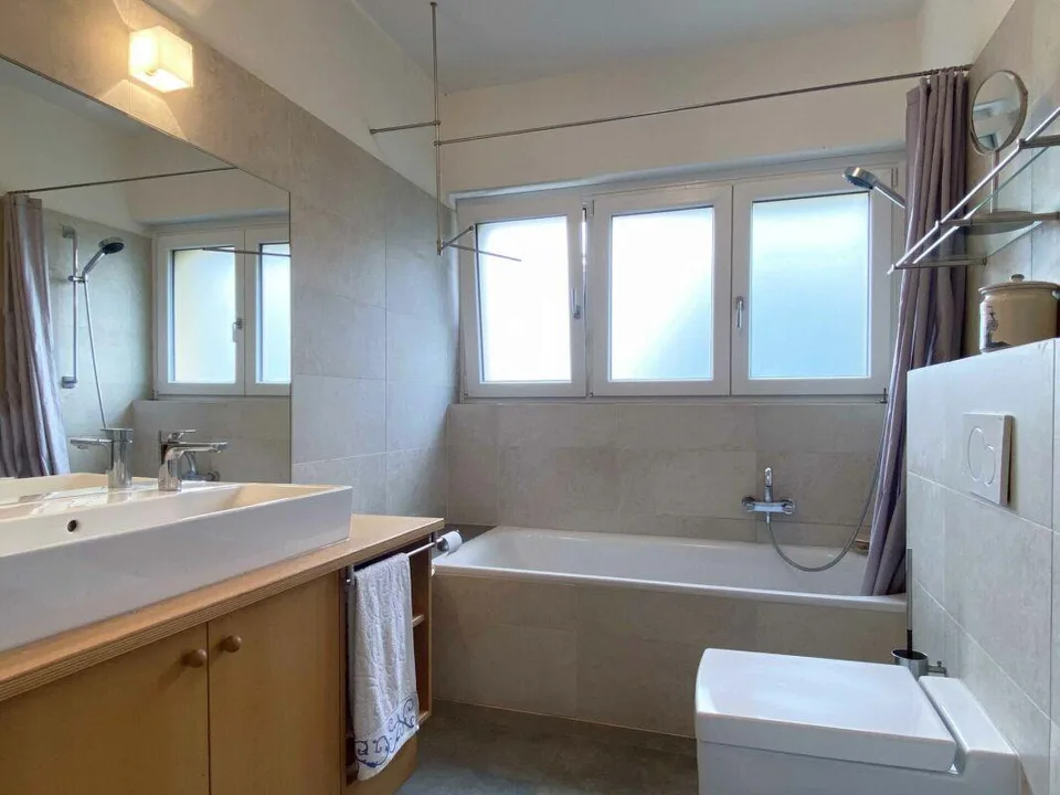 CASA CON SORPRESA! BEN CURATA E SPAZIOSA A POCHI MINUTI DAL LAGO E ... – photo 6 of 10