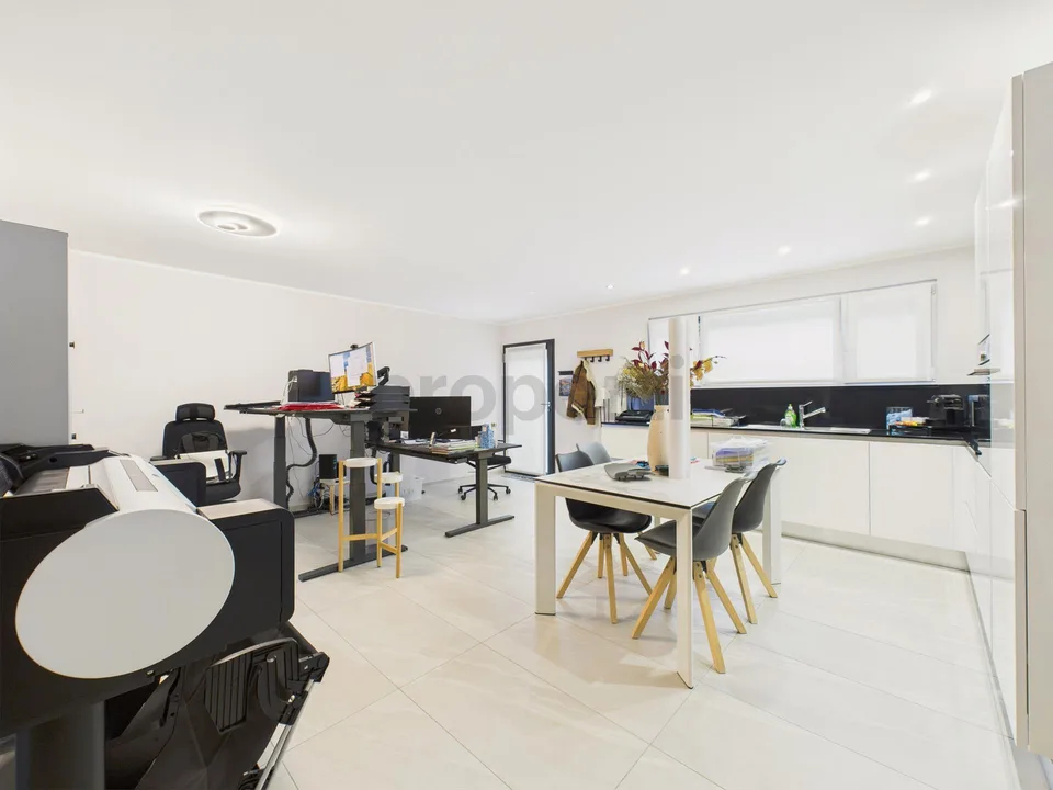 Palazzina a reddito a Claro – 4 appartamenti in PPP, giardini, vera...