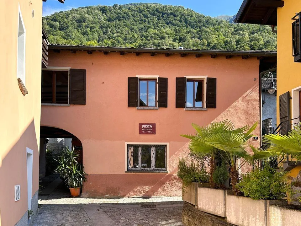 Casa storica con due unità abitative nel nucleo di Piazzogna | Char...